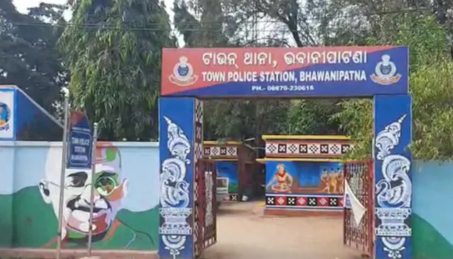 ଋଣ ଟଙ୍କା ନେଇ ଫେରାର: ଶତାଧିକ ମହିଳାଙ୍କଠାରୁ ଅଢ଼େଇ କୋଟିରୁ ଅଧିକ ଠକେଇ