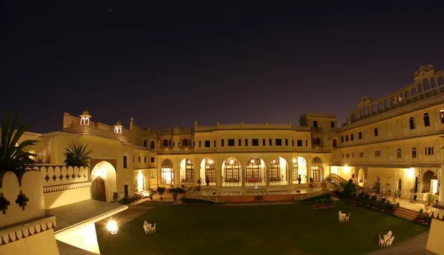 ନୂଆ ସମୟ ନୂଆ କଥା - ଦ ରାଜ୍‌ ପ୍ୟାଲେସ୍‌