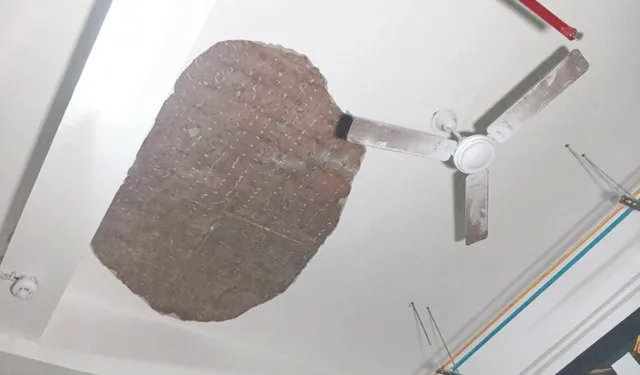 ନୂଆ ଜିଲ୍ଲା ହସ୍ପିଟାଲ୍‌କୁ ଚାରି ମାସ ପୂରିନି: ଛାତରୁ ଖସିଲା ସିଲି˚; ଅଳ୍ପକେ ବ‌ର୍ତ୍ତିଲେ ଶିଶୁ