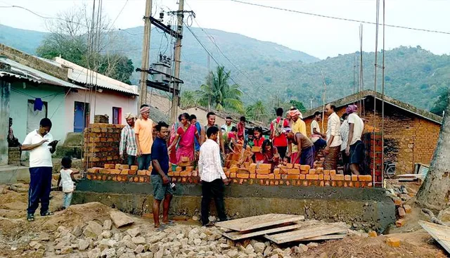 ପ୍ରଶାସନ ଶୁଣିଲାନି, ପାଞ୍ଚ ଗାଁ ଲୋକ ସଞ୍ଚିତ ଅର୍ଥରେ କୋଠଘର ନିର୍ମାଣ କଲେ