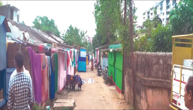 ସ୍ଲମ୍‌ କ୍ବାର୍ଟର୍ସ ଆବଣ୍ଟନ ଫାଇଲ୍‌ ମିଳୁନି, ଘର ଘର ବୁଲି ସର୍ଭେ କରିବେ ବିଏମସି କର୍ମଚାରୀ