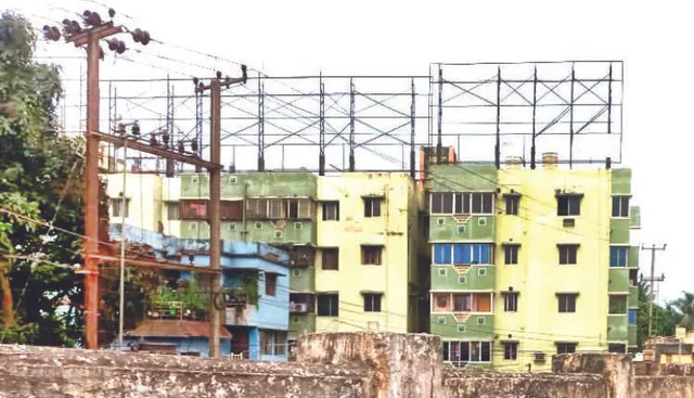 ବିଏମ୍‌ସି ନିଦ ଭାଙ୍ଗିଲା: ଛାତ ଉପରୁ ହଟିବ ହୋର୍ଡିଂ