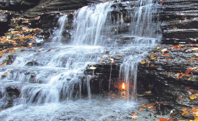 ଜଳପ୍ରପାତରେ ଜ୍ବଳନ୍ତ ଶିଖା ! କାହିଁ କେଉଁ କାଳରୁ ଅହର୍ନିଶି ଜଳୁଛି