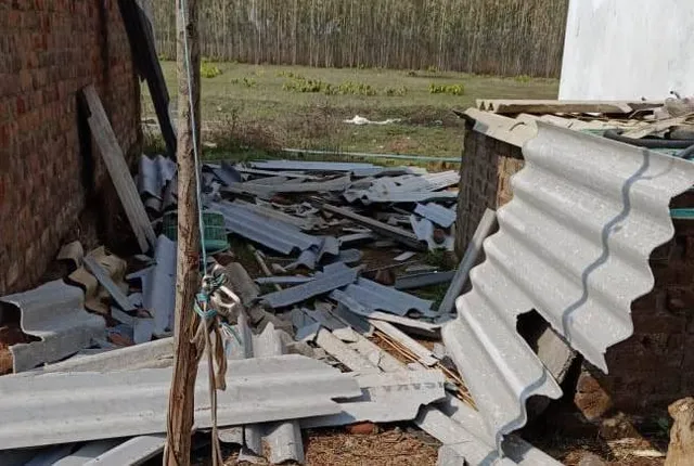 ବଜ୍ରାଘାତରେ ଯୁବକଙ୍କ ମୃତ୍ୟୁ; ପବନରେ ଭାଙ୍ଗିଲା ଘର, ଅଳ୍ପକେ ବର୍ତ୍ତିଲେ ପରିବାର