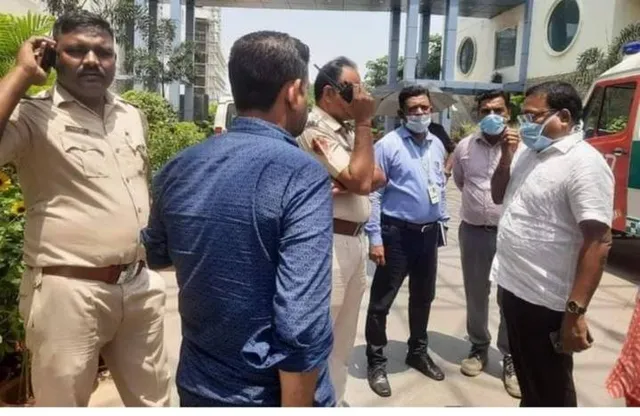 ଘରୋଇ କାରଖାନାରେ ନିଆଁ ଝୁଲ ପଡ଼ିବା ଘଟଣା: ଚିକିତ୍ସା ପାଇଁ ଭୁବନେଶ୍ବରରୁ ମୁମ୍ବାଇ ଗଲେ ୨ ଗୁରୁତର ବ୍ୟକ୍ତି