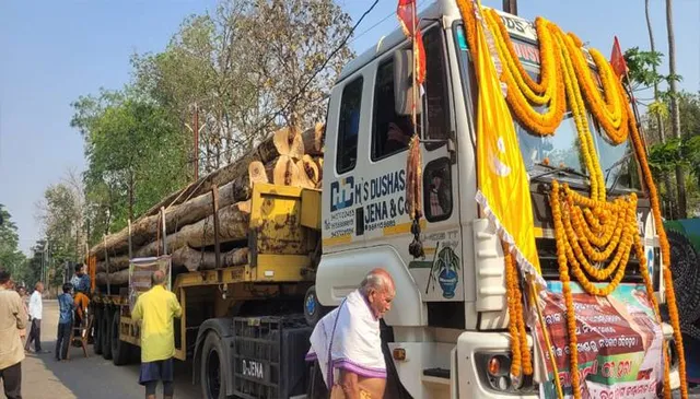 ବୌଦ୍ଧରୁ ପୁରୀ ଗଲା ରଥକାଠ, ଶୋଭାଯାତ୍ରାରେ ସାମିଲ ହେଲେ ଶତାଧିକ ଶ୍ରଦ୍ଧାଳୁ