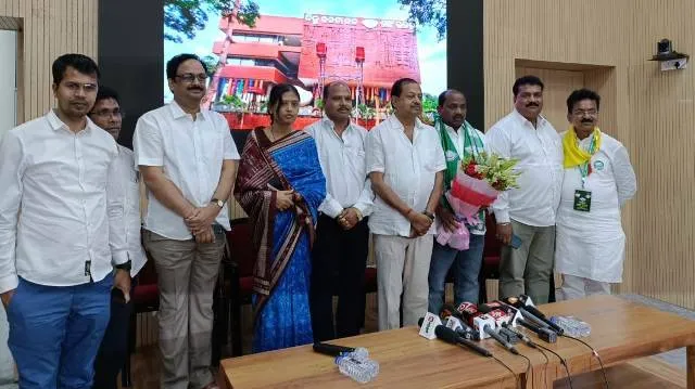 ଝାରସୁଗୁଡ଼ାରେ ଉପନିର୍ବାଚନ ପୂର୍ବରୁ ବିଜେଡିରେ ସାମିଲ ହେଲେ ପୂର୍ବତନ ବିଜେପି ନେତା