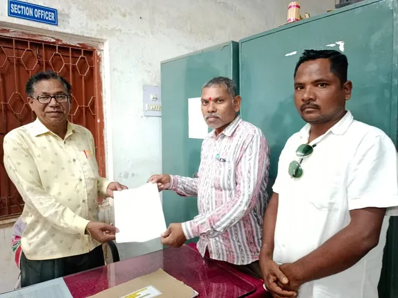 ନକଲି ଆଦିବାସୀ ଶିକ୍ଷକ ମାମଲା: ଅବସରର ଦିନକ ପୂର୍ବରୁ ପଛୁଆ ବର୍ଗର ବୋଲି ଜଣାପଡ଼ିଲା