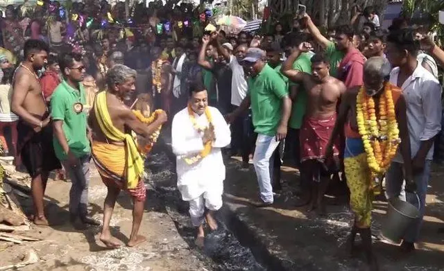 ମା’ଙ୍କ ନିକଟରେ ନିଜକୁ ସମର୍ପିତ କରି ନିଆଁରେ ଚାଲିଲେ ସମ୍ବିତ ପାତ୍ର