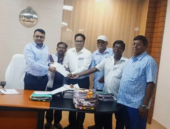 ଚାପି ଦିଆଯାଇଛି ଜିଲ୍ଲାବାସୀଙ୍କ ସ୍ଵର: ଭଦ୍ରକ କଲେଜକୁ ବିଶ୍ଵବିଦ୍ୟାଳୟର ମାନ୍ୟତା, ଜିଲ୍ଲାପାଳଙ୍କୁ ଦାବିପତ୍ର ଦେଲା କ୍ରିୟାନୁଷ୍ଠାନ କମିଟି