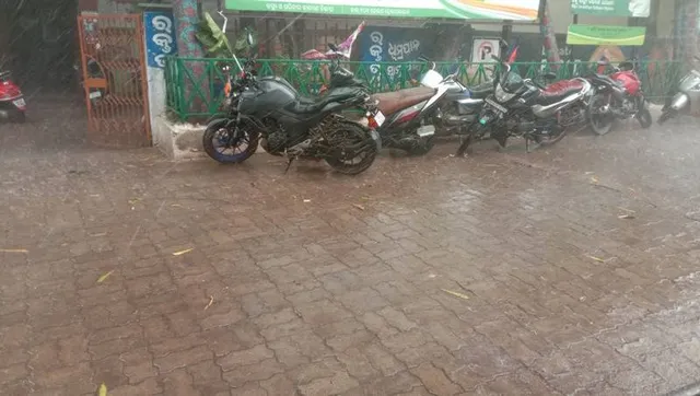 ଭଦ୍ରକରେ କାଳବୈଶାଖୀର ପ୍ରଭାବ, କୁଆପଥର ସହ ପବନ ଓ ପ୍ରବଳ ବର୍ଷା