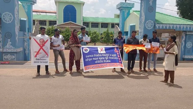 ବିପର୍ଯ୍ୟସ୍ତ ଶିକ୍ଷାବ୍ୟବସ୍ଥା ଓ ଆଇନଶୃଙ୍ଖଳା ବିରୋଧରେ ଏବିଭିପିର ବିକ୍ଷୋଭ