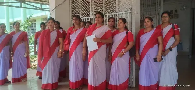 ସମଲିଙ୍ଗି ବିବାହ ବିରୋଧରେ ଶିକ୍ଷୟିତ୍ରୀଙ୍କ ସ୍ମାରକପତ୍ର