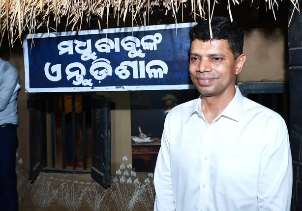 ଉତ୍କଳ ଗୌରବ ମଧୁସୂଦନଙ୍କ ଜନ୍ମପୀଠ ପରିଦର୍ଶନ କଲେ ୫-ଟି ସଚିବ