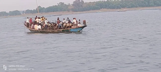 ଚିଲିକା ମଝିରେ ଫସିଲା ୩ ଯାତ୍ରୀବାହୀ ଡଙ୍ଗା