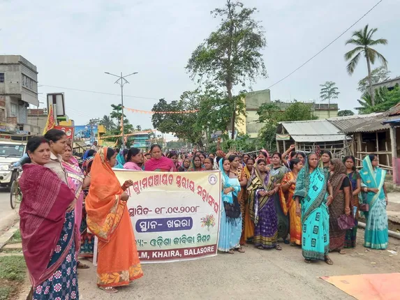 ଠିପି ଖୋଲା ମଦ ଦୋକାନ ସ୍ଥାନାନ୍ତର ଦାବିରେ ଖଇରାରେ ତାତିଲେ ମହିଳା