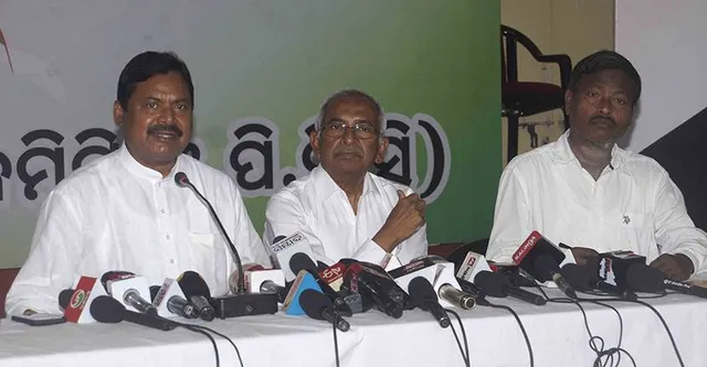 ୫-ଟି ନାଁରେ ପ୍ରହସନ: ବିଜୟ