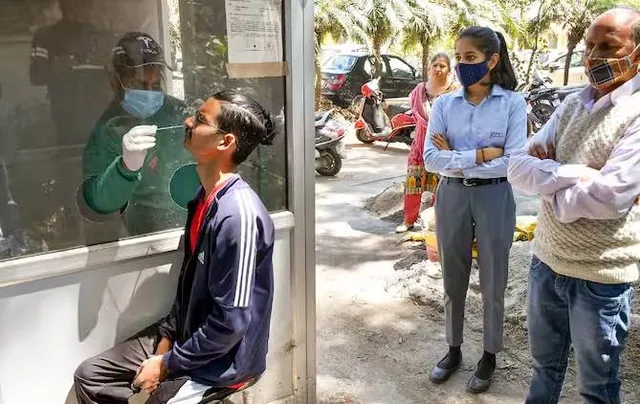 ଗତକାଲି ଠାରୁ ୨୦% ଅଧିକ: ଆଜି ଦେଶରେ ଦୈନିକ କୋଭିଡ୍‌-୧୯ ସଂକ୍ରମଣ ସଂଖ୍ୟା ୫,୩୦୦ ଉପରେ