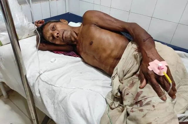 ମଦ୍ୟପ ପୁଅର ଠେଙ୍ଗା ମାଡ଼ରେ ବାପା ମା' ଗୁରୁତର