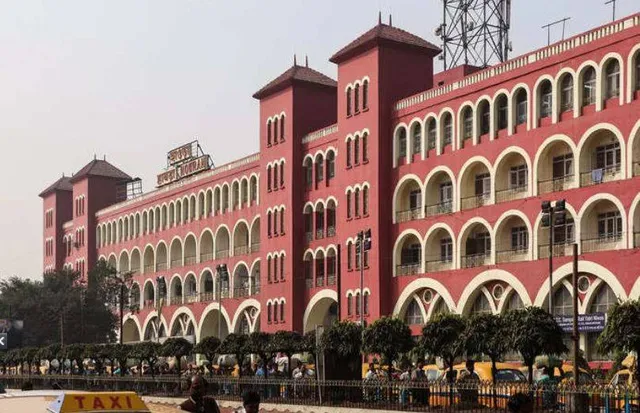 ଭାରତର ସବୁଠାରୁ ବଡ ରେଳଷ୍ଟେସନ ବାବଦରେ ଜାଣିଛନ୍ତି କି ଏସବୁ ରୋଚକ କଥା