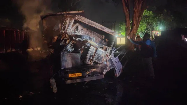 ମୁହାଁମୁହିଁ ଧକ୍କା: ଟ୍ରକ୍ ସହ ଜଳିଗଲେ ତିନି ଚାଳକ