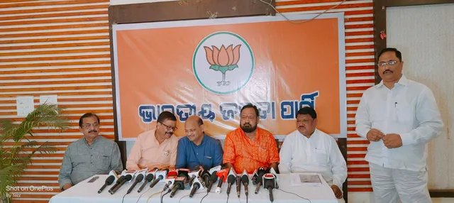 ସମ୍ବଲପୁର ସ୍ଥିତି ‌ନେଇ ସରକାରଙ୍କୁ ଟାର୍ଗେଟ; ବିଜେପି କହିଲା- ଅପାରଗତା ଓ ଦାୟିତ୍ୱହୀନତା ପାଇଁ ଅଘଟଣ ଘଟିଲା