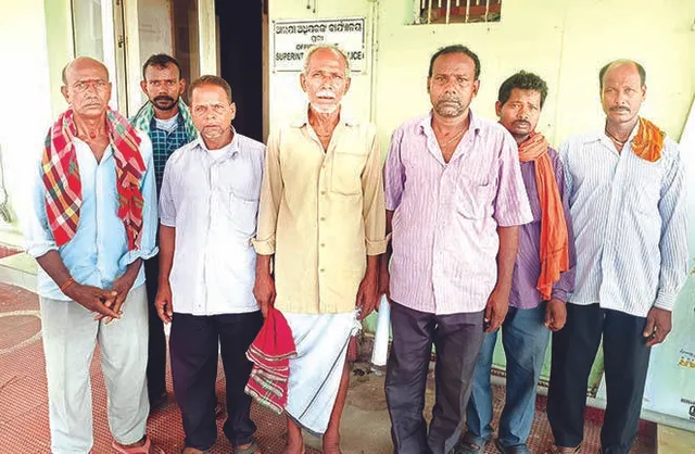 ୧୨ ଦଳିତ ପରିବାରକୁ ନିଆଁ ପାଣି ବନ୍ଦ ଅଭିଯୋଗ