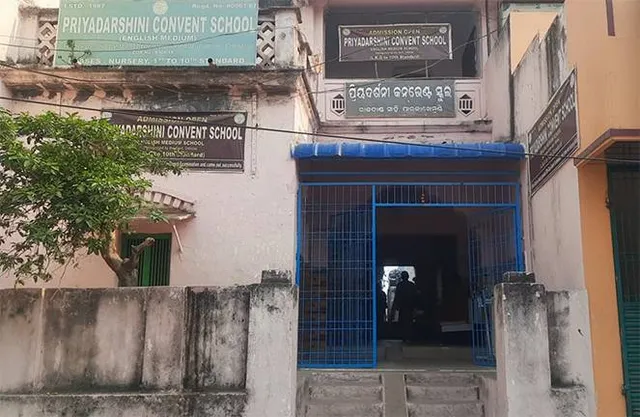 ସରକାରୀ ନିର୍ଦ୍ଦେଶକୁ ଫୁ’: ପ୍ରବଳ ଖରା ସତ୍ତ୍ବେ ଘରୋଇ ଶିକ୍ଷାନୁଷ୍ଠାନ ଖୋଲିଲା