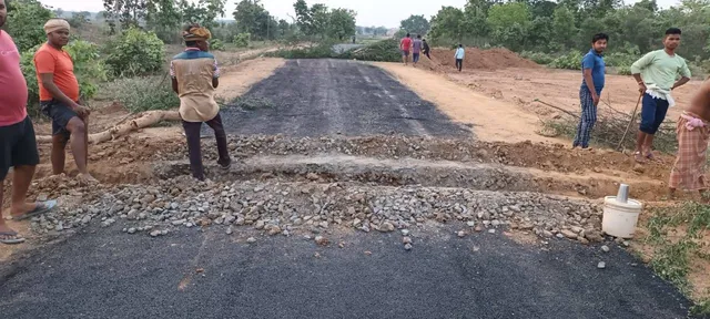 ପ୍ରାପ୍ୟ ନ ପାଇ ପିଚୁରାସ୍ତା କାଟିଦେଲେ ଚାଷୀ, ପ୍ରଶାସନ ନିରବ