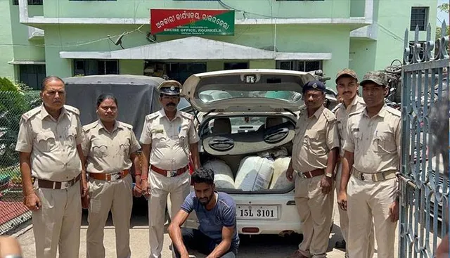 କାର୍‌ ସହ ୫ ଶହ ଲିଟର ଦେଶୀ ମଦ ଜବତ