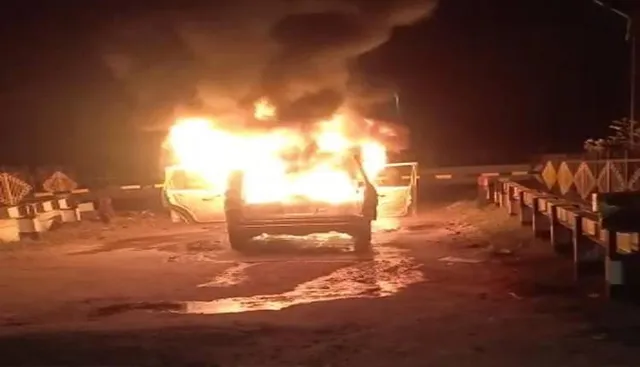 ବଜାର ସାରି ଫେରୁଥିବା ବେଳେ ଜଳିଗଲା କାର୍‌