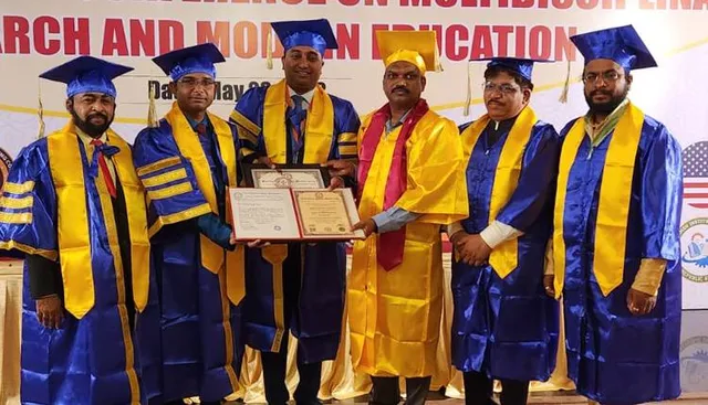 ମାଲକାନଗିରି ଉପଜିଲ୍ଲାପାଳ ସମ୍ମାନଜନକ ଡକ୍ଟରେଟ ସମ୍ମାନରେ ସମ୍ମାନିତ