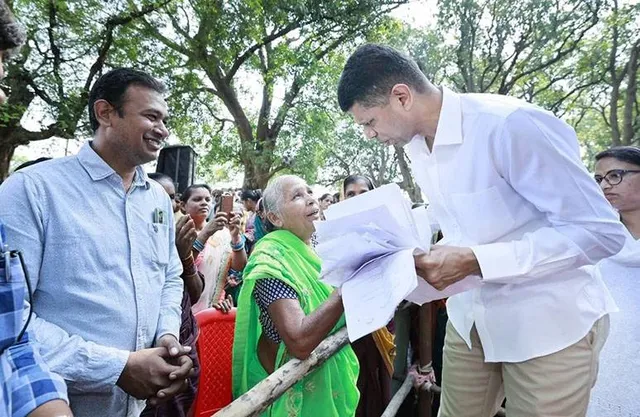 ୫-ଟି ସଚିବ ଭି.କେ. ପାଣ୍ଡିଆନଙ୍କ ନୂଆପଡ଼ା ଜିଲ୍ଲା ଗସ୍ତକୁ କଟାକ୍ଷ କଲେ କଂଗ୍ରେସ ଓ ବିଜେପି