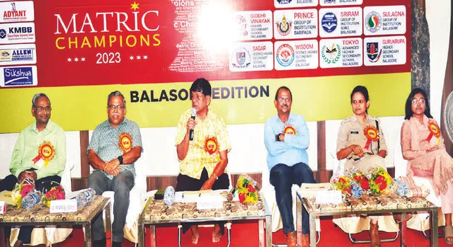 ବାଲେଶ୍ବରରେ ‘ସମ୍ବାଦ’ ମାଟ୍ରିକ୍‌ ଚାମ୍ପିଅନ୍‌ସ ସମ୍ବର୍ଦ୍ଧନା ସମାରୋହ: ‘ସତ୍ୟକୁ ସଙ୍ଗାତ କର, ନିଡର ହୁଅ’