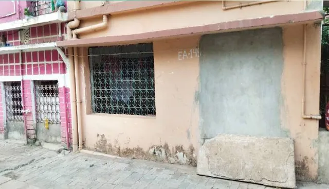 ସଂତ୍ରସ୍ତ ବଡ଼ଗଡ଼ ଇ.ଏ କଲୋନି ବାସିନ୍ଦା, ବର୍ଷା ଭୟରେ ମୁଖ୍ୟଦ୍ବାରରେ ପାଚେରି