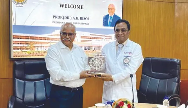 ନୂଆ ଅଧ୍ୟକ୍ଷଙ୍କ ପ୍ରଥମ ଏମ୍‌ସ ଗସ୍ତ