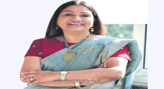 ଶାଢ଼ି ପିନ୍ଧାଇବା ଯାହାଙ୍କ ପେସା, ନିଅନ୍ତି ୨ ଲକ୍ଷ ଟଙ୍କା ପାଉଣା!