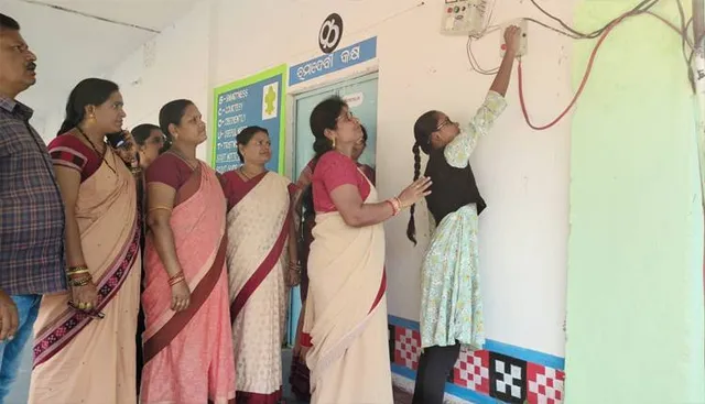 ସ୍କୁଲ ଟପ୍ପର ଛାତ୍ରୀଙ୍କ ହାତରେ ‘ମୋ ସ୍କୁଲ ଅଭିଯାନ ପ୍ରକଳ୍ପ ଉଦଘାଟିତ