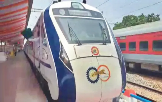 ୧୮ରେ ‘ବନ୍ଦେ ଭାରତ ଏକ୍ସପ୍ରେସ୍‌’ ଶୁଭାରମ୍ଭ କରିବେ ପ୍ରଧାନମନ୍ତ୍ରୀ: ମୁଖ୍ୟମନ୍ତ୍ରୀଙ୍କ ସହ ଯୋଗଦେବେ ଦୁଇ କେନ୍ଦ୍ରମନ୍ତ୍ରୀ