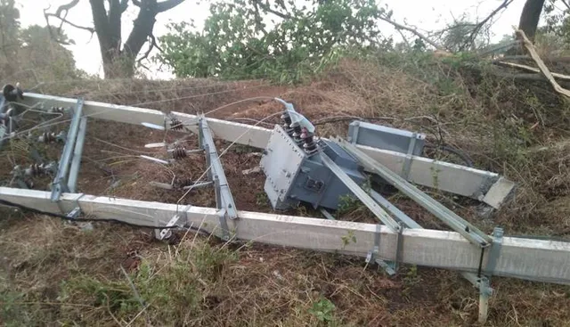 କାଳବୈଶାଖୀ ପ୍ରଭାବରେ ବ୍ୟାପକ କ୍ଷୟକ୍ଷତି, ପୋଡ଼ାବଳସରେ ଉପୁଡ଼ିଲା ବିଦ୍ୟୁତ୍ ଟ୍ରାନ୍ସଫର୍ମର