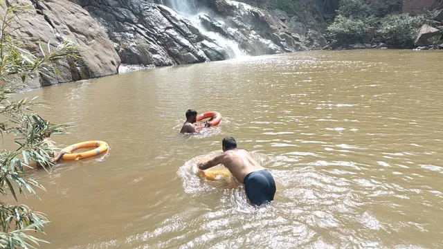 ଜଳପ୍ରପାତରେ ଗାଧୋଇବା ବେଳେ ଅଘଟଣ: ଯୁବକ ନିଖୋଜ, ଉଦ୍ଧାର କାର୍ଯ୍ୟ ଜାରି