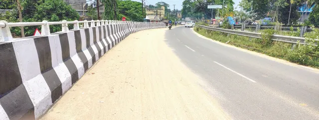 କଟକ-ଚାନ୍ଦବାଲି ରାଜ୍ୟ ରାଜପଥର ଦୁରବସ୍ଥା,ଦୁର୍ଘଟଣାକୁ ଆମନ୍ତ୍ରଣ କରୁଛି ବାଲି ଆସ୍ତରଣ