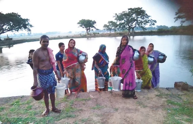 ଟାଙ୍ଗୀବ୍ଲକ୍‌ ଅଚ୍ୟୁତପୁର ପଞ୍ଚାୟତରେ ପାନୀୟଜଳ ସଙ୍କଟ, ଲୋକେ ପିଉଛନ୍ତି ପୋଖରୀ ପାଣି