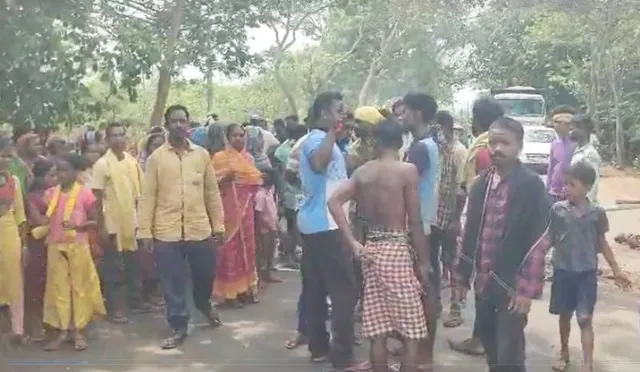 ପିଡିଏସ୍ ଚାଉଳ ପରିମାଣ କମାଇ ବାଣ୍ଟିବା ଘଟଣା: ହିତାଧିକାରୀଙ୍କ ରାସ୍ତାରୋକ ପରେ ପଞ୍ଚାୟତ ଅଧିକାରୀ ପରିବର୍ତ୍ତନ