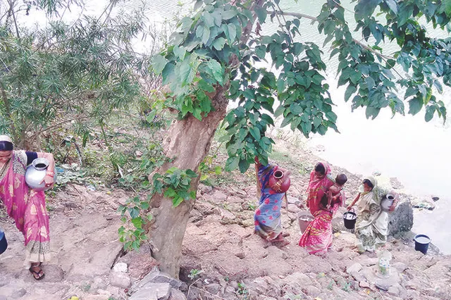 ଦୂର ହେଉନି ଚନ୍ଦନପୁରରେ ପାନୀୟ ଜଳ ସମସ୍ୟା, ପାଣି ପାଇଁ ଖରାରେ ଚାଲୁଛନ୍ତି ମହିଳା