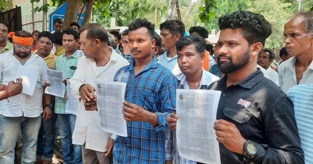 ଜିଲ୍ଲାପାଳ କାର୍ଯ୍ୟାଳୟ ଘେରିଲେ କେନ୍ଦୁପତ୍ର ତୋଳାଳି, ସିଜନାଲ କର୍ମଚାରୀ ଓ ବନ୍ଧେଇ କର୍ମଚାରୀ