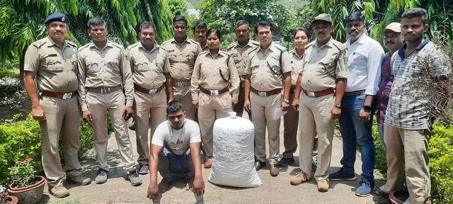 ରେଳଷ୍ଟେସନ ପାଲଟିଛି ଗଂଜେଇ ଚାଲାଣର ଗଳା ବାଟ, ପୁଣି ଷ୍ଟେସନରୁ ୩୦ କିଲୋ ଗଂଜେଇ ଜବତ