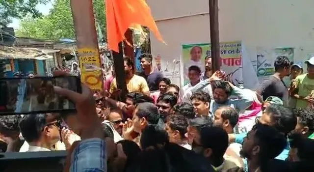 ଝାରସୁଗୁଡ଼ା ମଙ୍ଗଳ ବଜାରରେ ବିଜେପିର ପ୍ରଚାର ବେଳେ ବିଜେଡିର ବିରୋଧ ପ୍ରଦର୍ଶନ