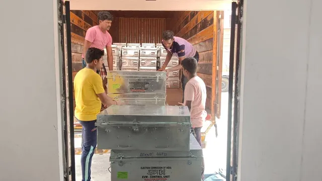 ସାଧାରଣ ନିର୍ବାଚନ ପ୍ରସ୍ତୁତି: କଡ଼ା ସୁରକ୍ଷାରେ ଗଞ୍ଜାମରେ ପହଞ୍ଚିଲା ଇଭିଏମ୍