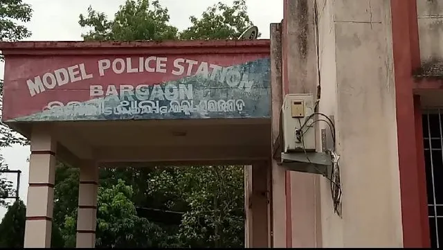 ଜଙ୍ଗଲ ଭିତରେ ପଡ଼ିଛି ସମ୍ପୂର୍ଣ୍ଣ ଉଲଗ୍ନ ଅବସ୍ଥାରେ ଅଜଣା ଯୁବତୀଙ୍କ ଗଳିତ ଶବ